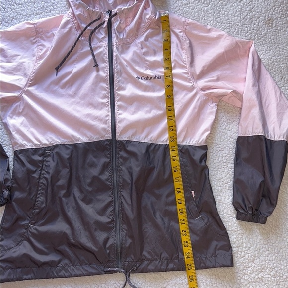 Columbia Women's Light Pink and Dark Gray Ski Jacket - Picture 5 of 9